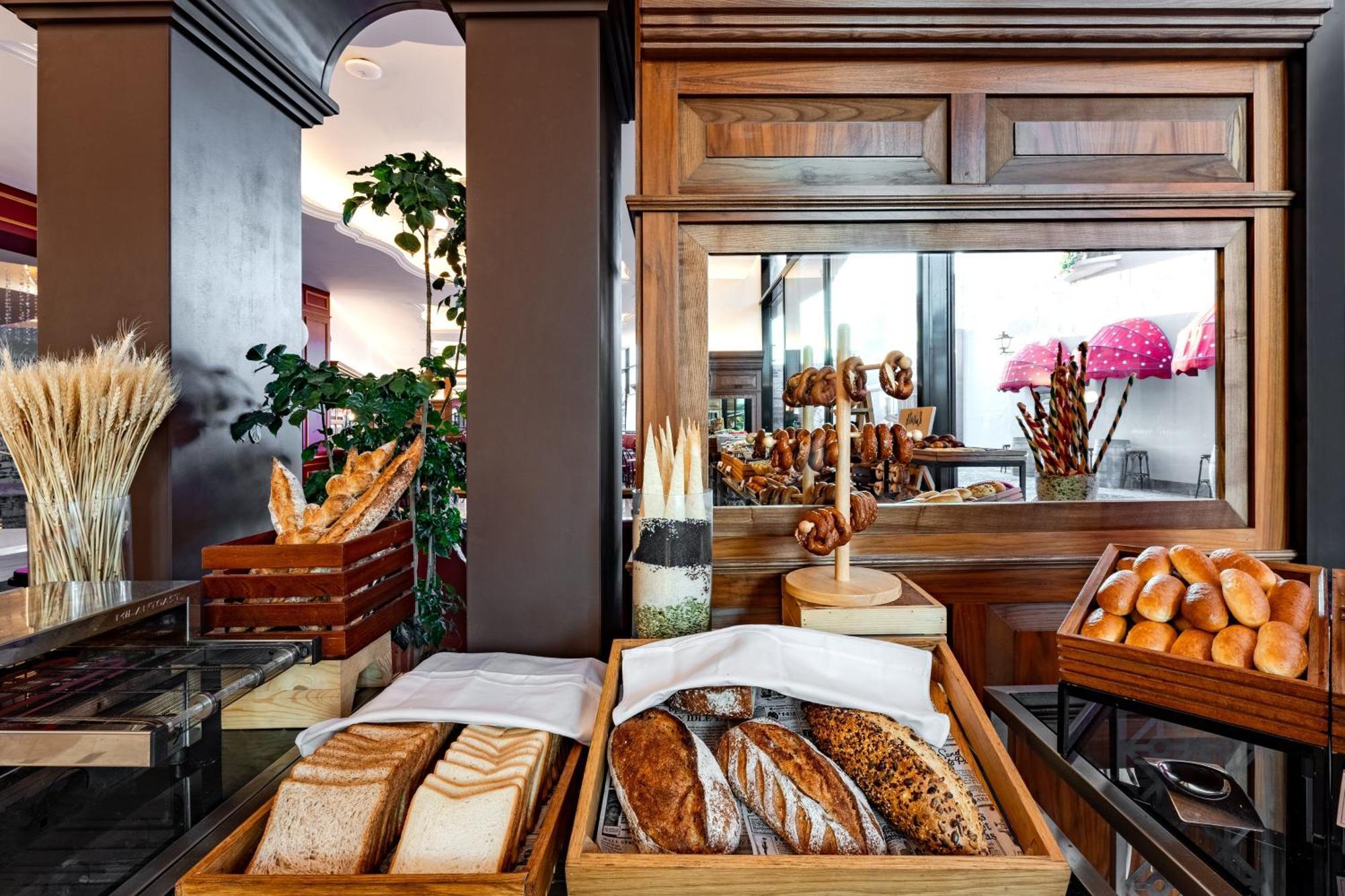 Voco Monaco Dubai By Ihg, Adults Only, World Islands Hotel Exterior photo Bakery